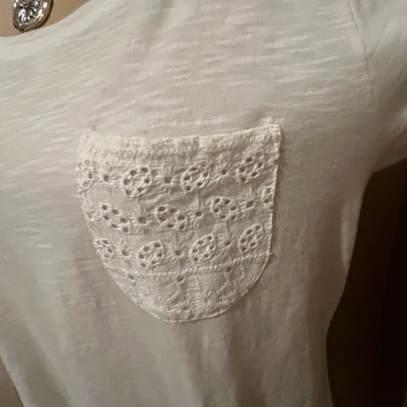 Fat Face White Short Sleeve Scoop Neck Tee with eyelet pocket and back, size 8 - Picture 5 of 10